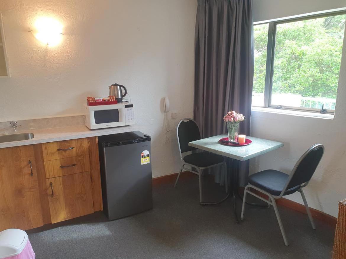 Aaa Mana Motel Porirua Exterior photo